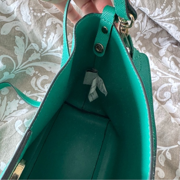 Green Bag with short handle and detachable strap - Picture 3 of 9